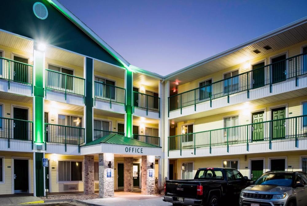 HomeTowne Studios Colorado Springs - Airport